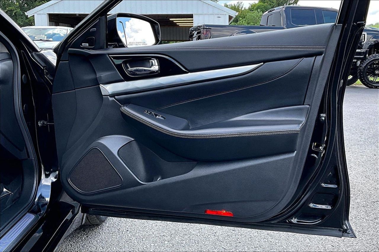 Used 2023 Super Black Nissan SL image 29
