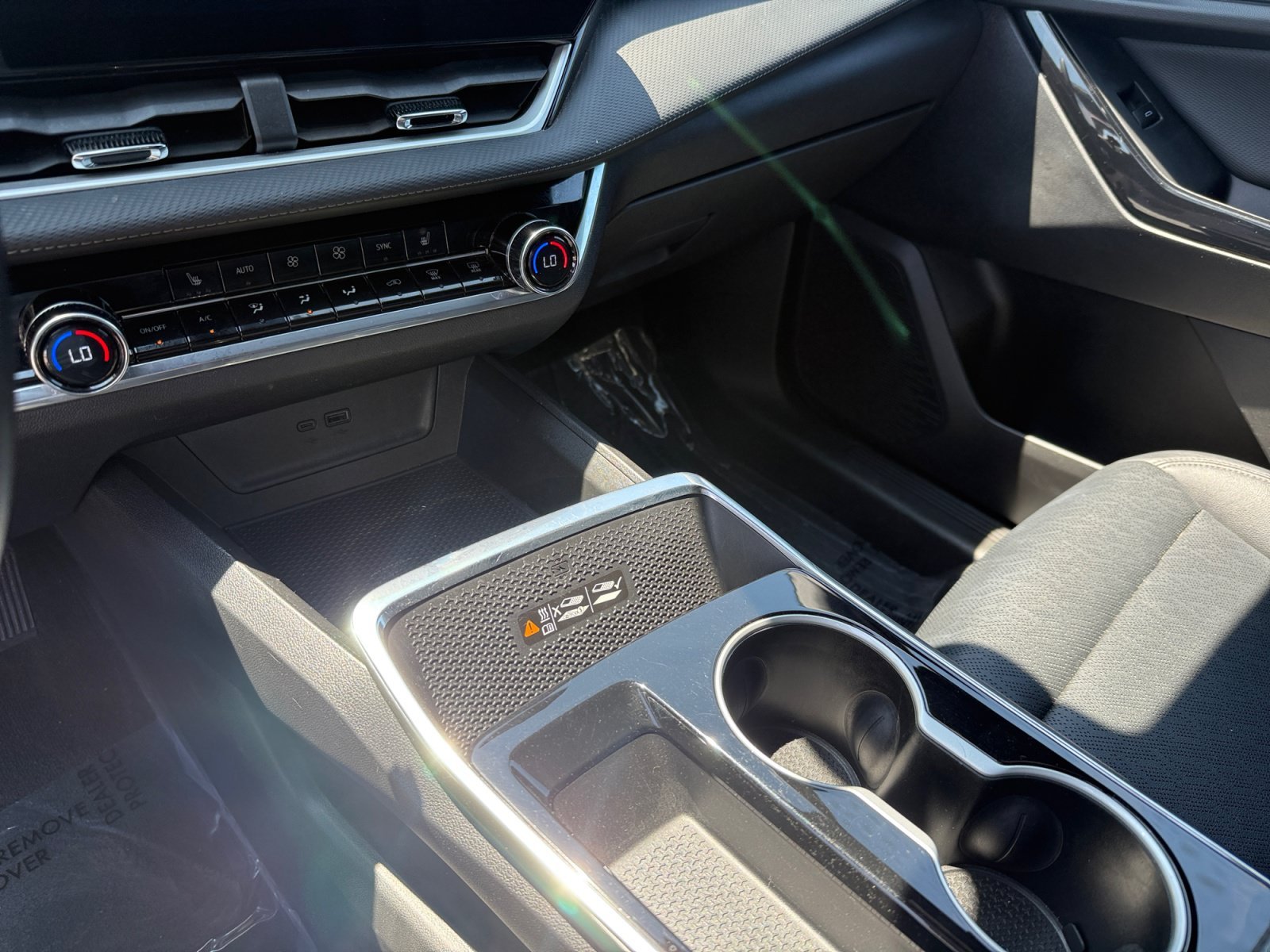 Used 2025 Summit White Chevrolet LT image 13