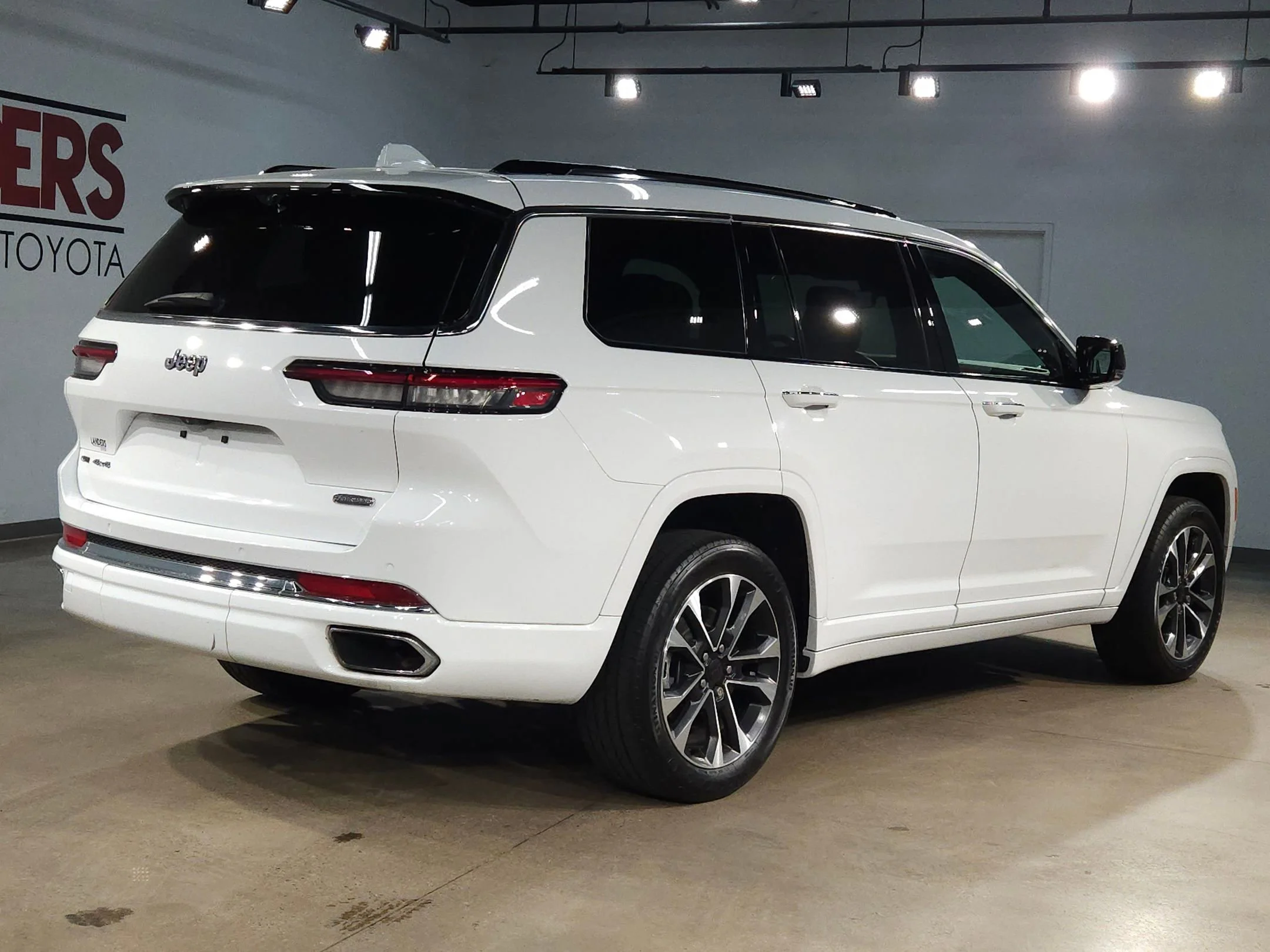 Used 2021 Bright White Clearcoat Jeep Overland image 7