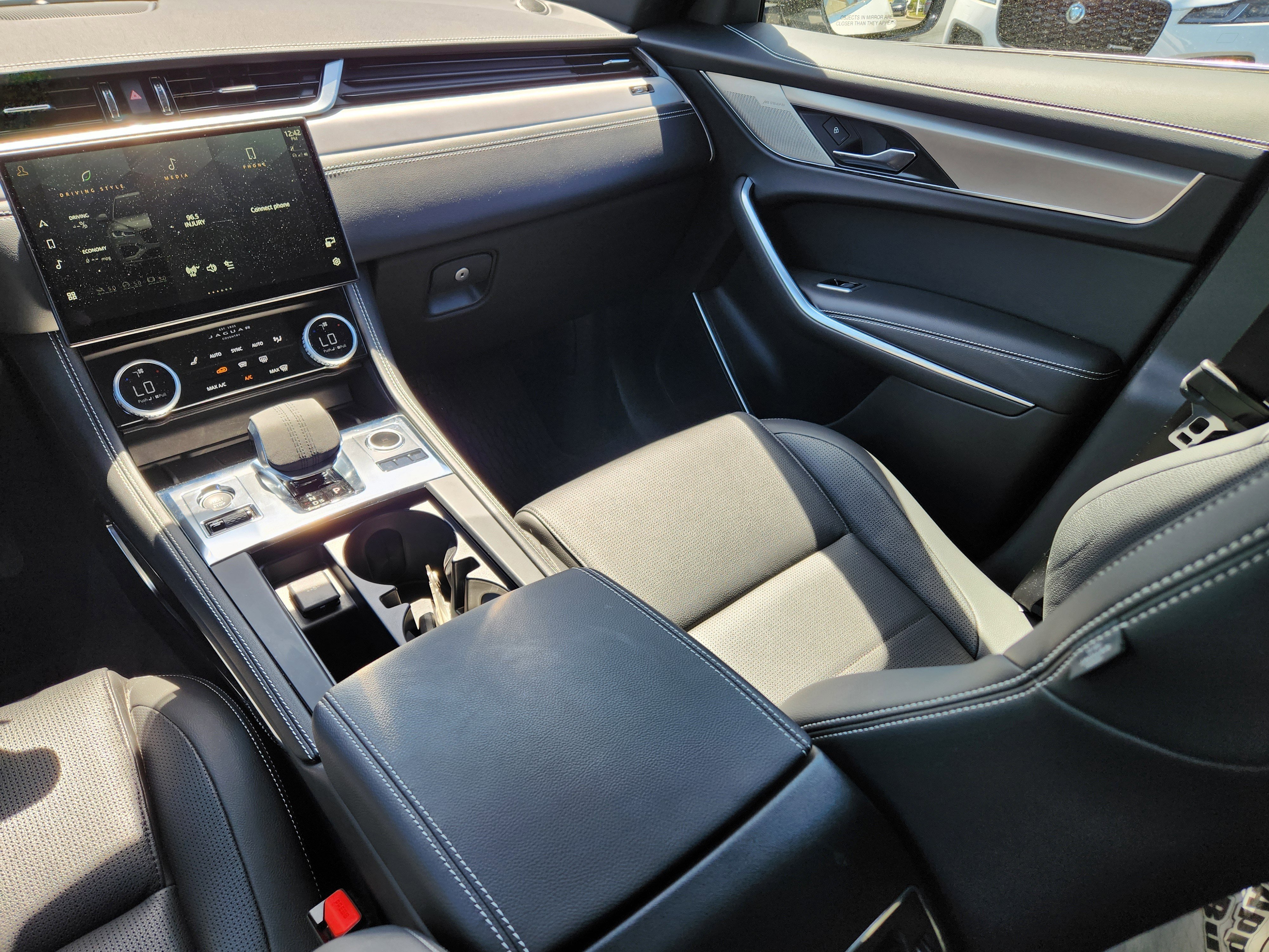 2024 Jaguar F-PACE R-Dynamic S - Photo 14
