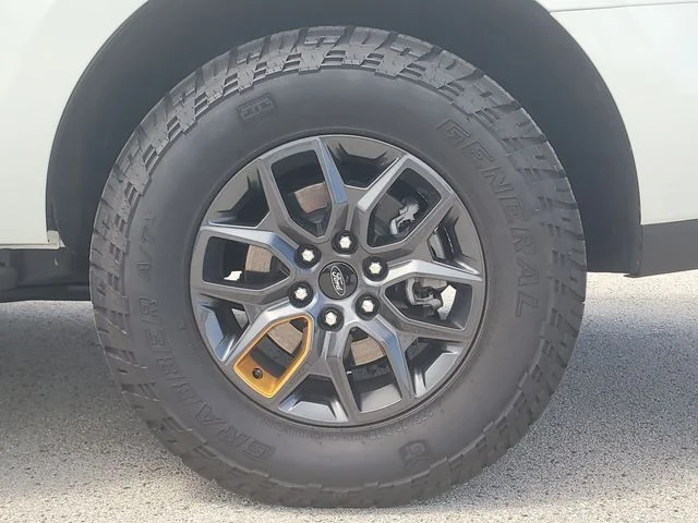 New 2025 White Metallic Ford Tremor image 8
