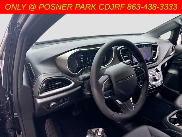 New 2027 Diamond Black Crystal Pearl-Coat Exterior Paint Chrysler  image 9