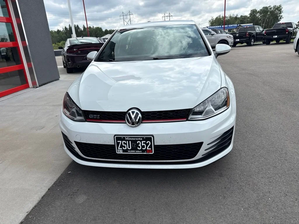 Used 2017  Volkswagen S image 3