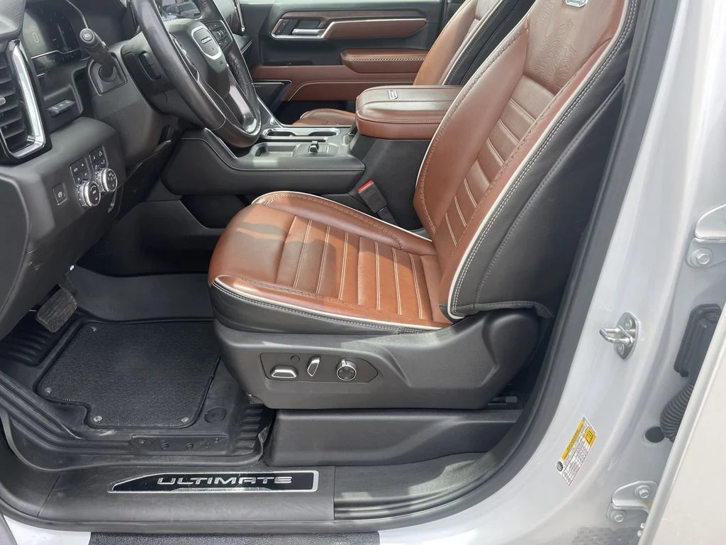 Used 2024 White Frost Tricoat GMC Denali Ultimate image 16