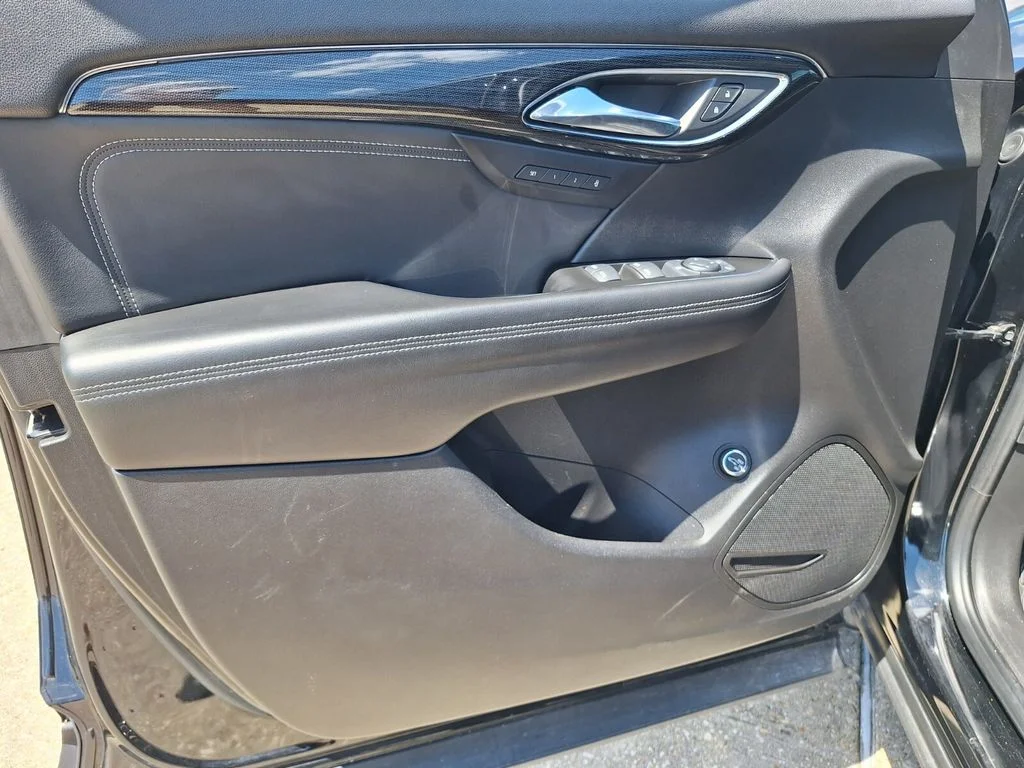 Used 2023 Black Buick Essence image 28