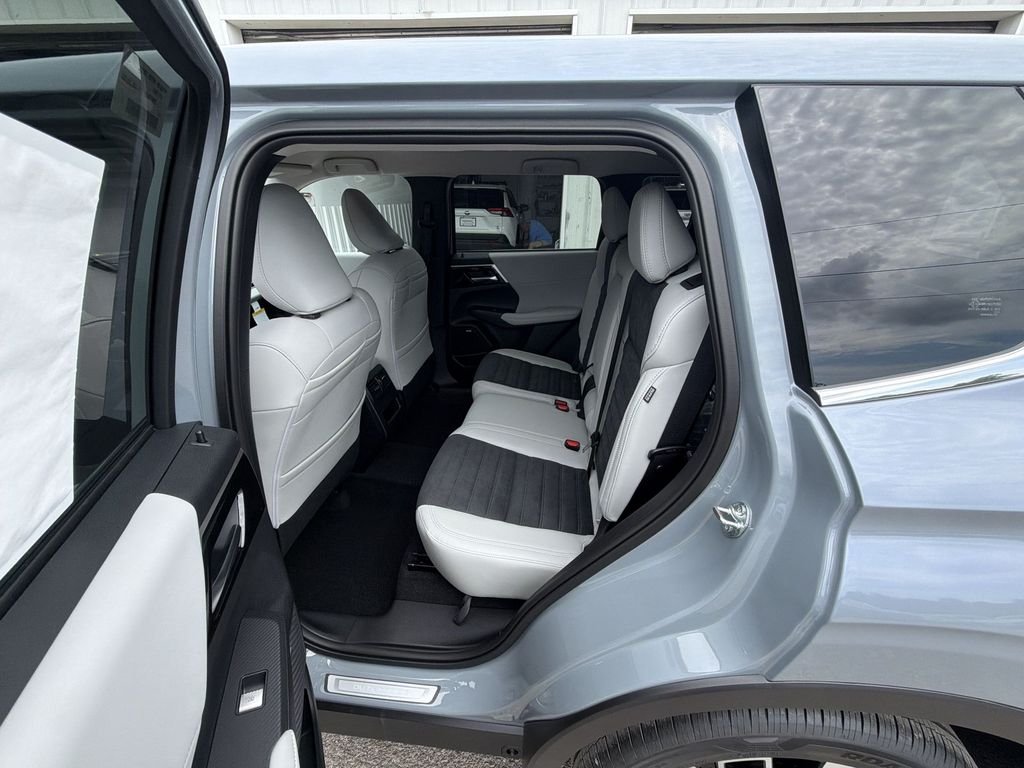 New 2026 Gray Mitsubishi SE image 22