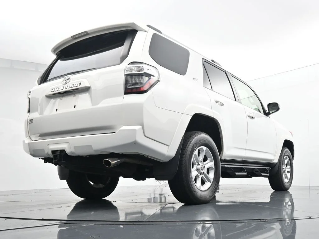 Used 2023 White Toyota SR5 image 22