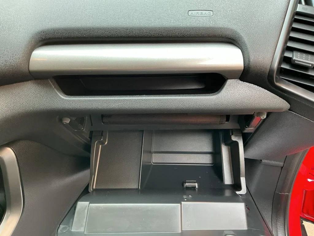 Used 2020 Red Ford SE image 29