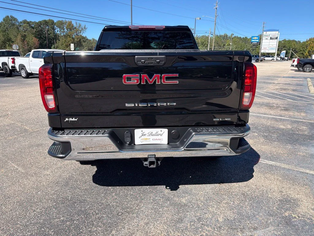 Used 2022 ONYX BLACK GMC SLE image 4
