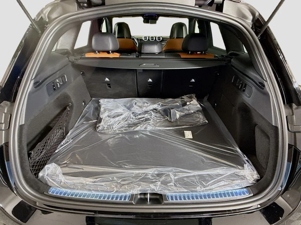 New 2026 Black Mercedes-Benz GLC 300 image 27