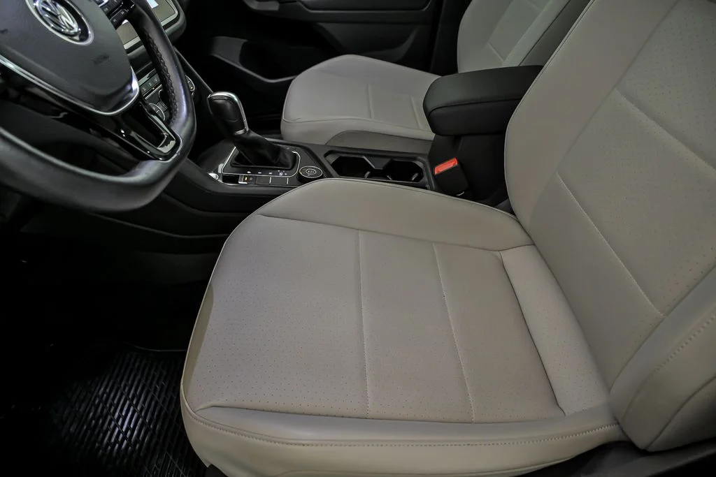 Used 2019  Volkswagen 2.0T SEL image 12