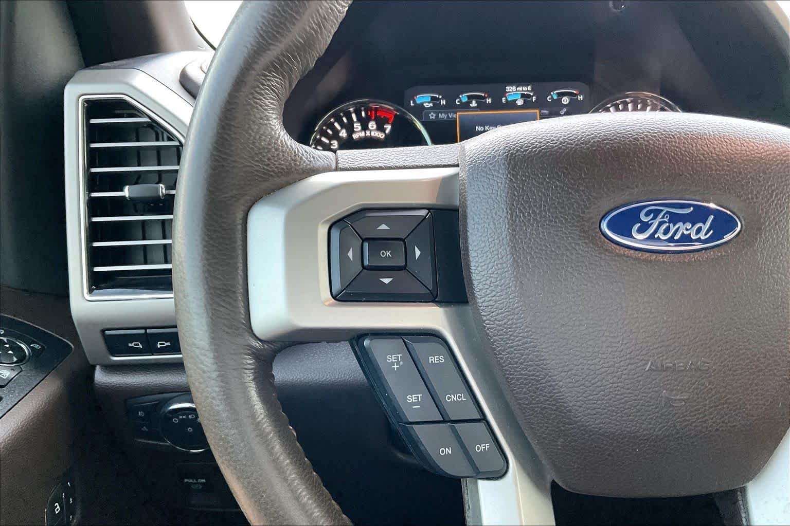 Used 2020 Oxford White/Stone Gray Ford King Ranch image 22