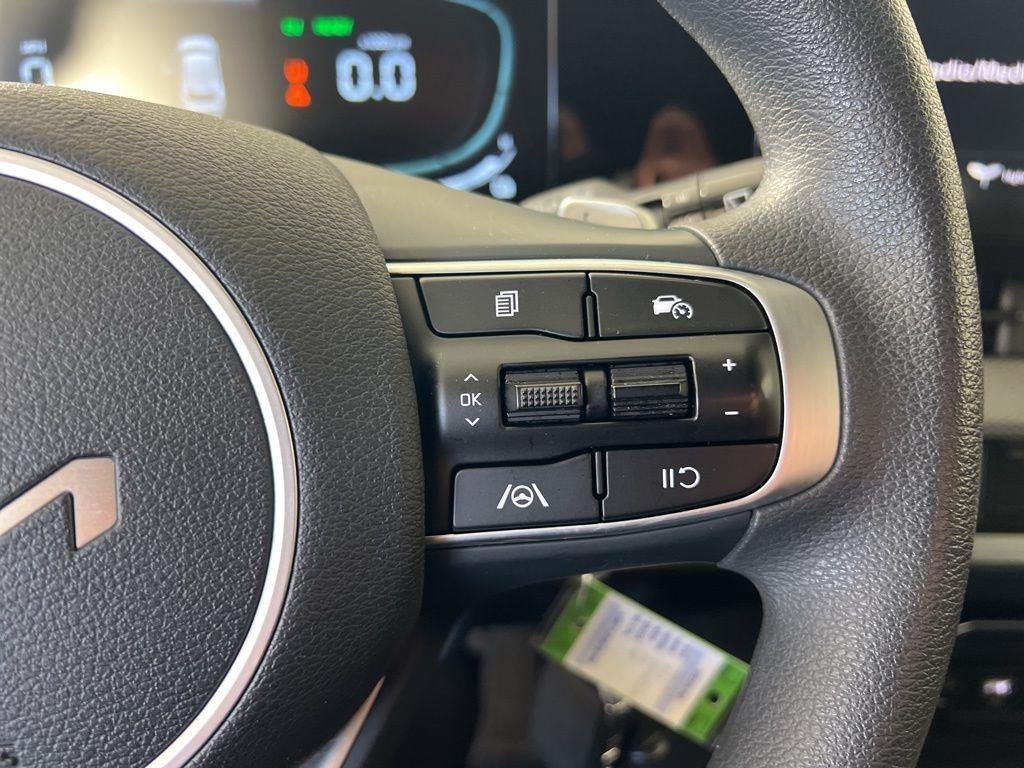 Used 2023 Snow White Pearl Kia LX image 9