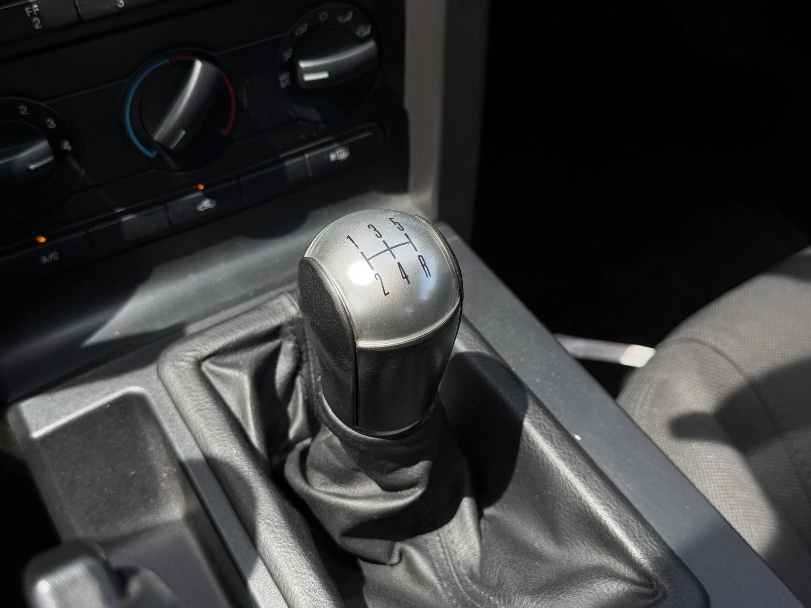 Used 2006  Ford GT Deluxe image 7