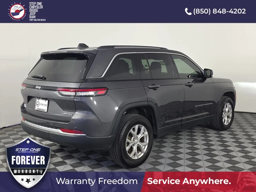 Used 2023 Gray Jeep Limited image 6