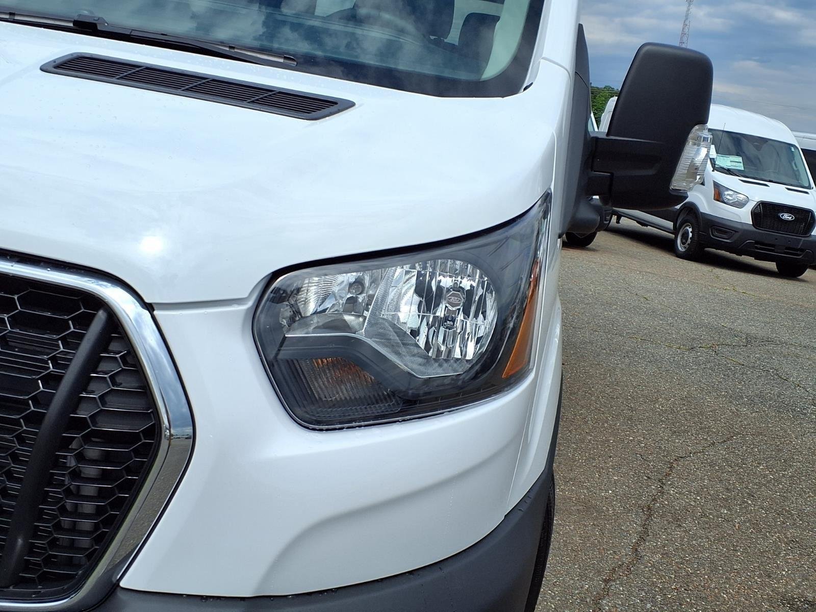 New 2026 Oxford White Ford Passenger Van XL image 15