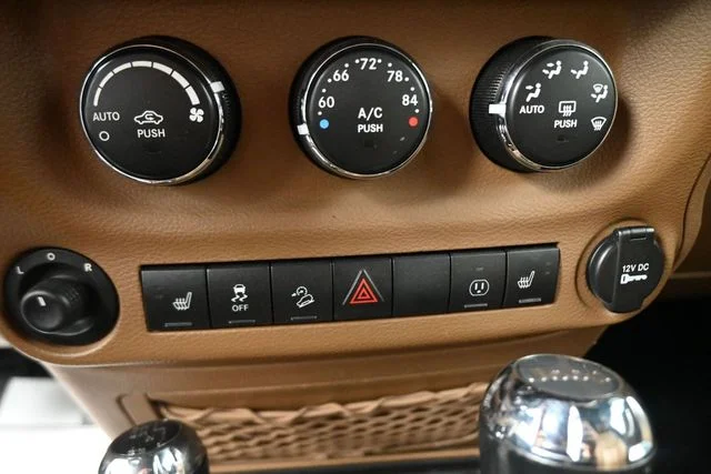 Used 2013 Black Jeep Rubicon image 27
