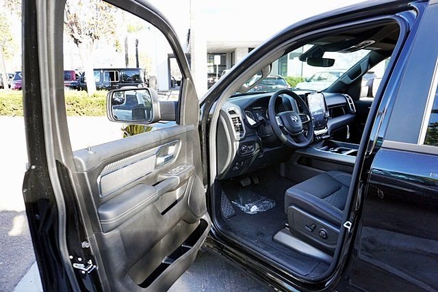 New 2026 Diamond Black Crystal Pearl-Coat Exterior Paint RAM Big Horn Sport Appearance Edition image 42