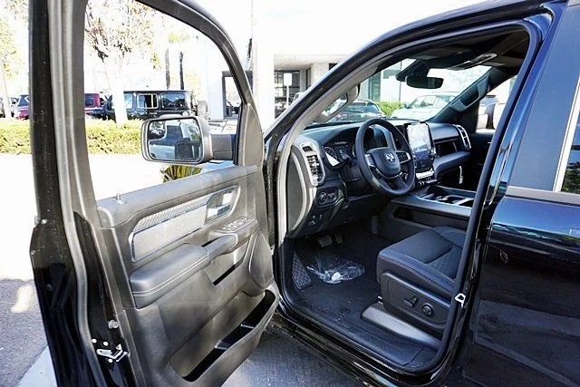 New 2026 Diamond Black Crystal Pearl-Coat Exterior Paint RAM Big Horn Sport Appearance image 41