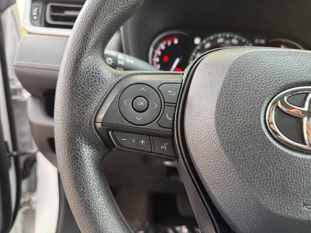 Used 2025 White Toyota XLE image 8