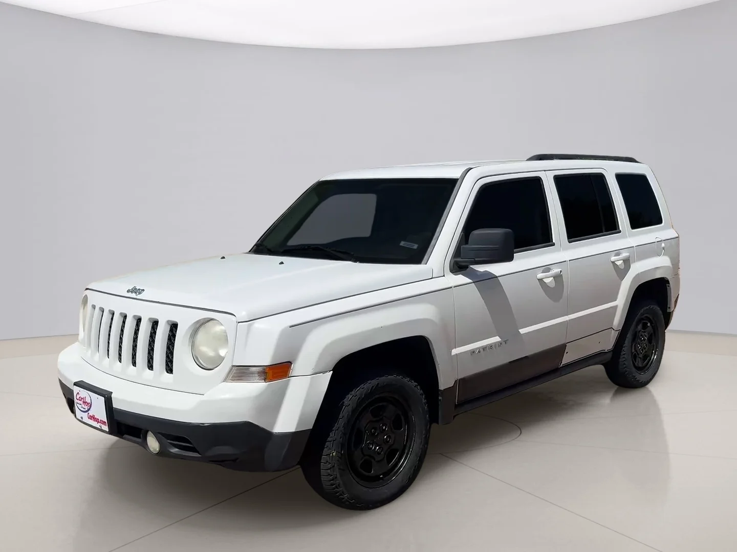 Used 2014 White Jeep SPORT image 1
