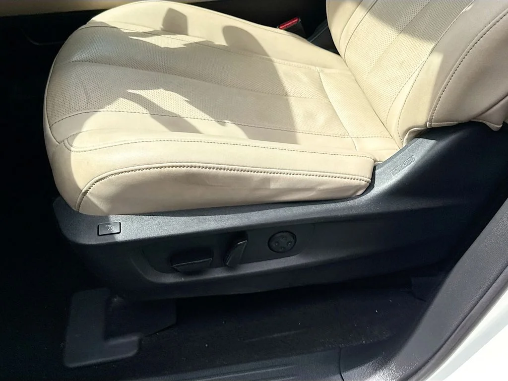 Certified Used 2023 White INFINITI Sensory image 21