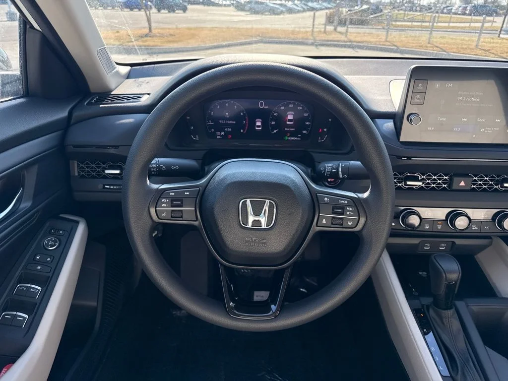 Used 2026 Platinum White Pearl Honda SE image 19