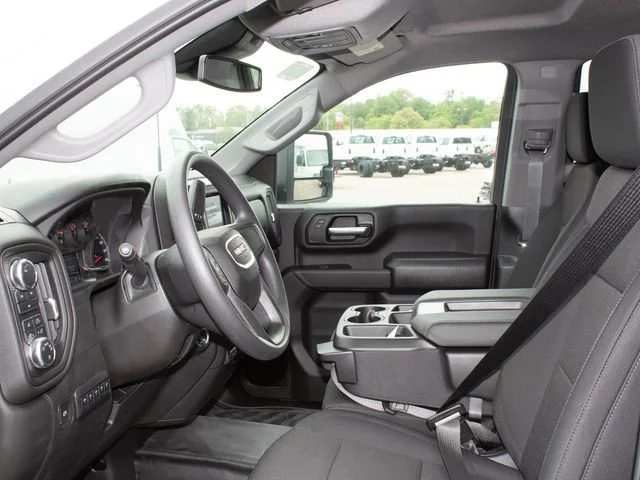 2025 GMC Sierra 3500 Chassis Cab Pro - Photo 6