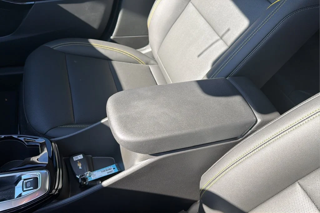New 2026 Summit White Chevrolet ACTIV image 28