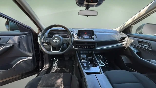 Used 2024  Nissan S image 16