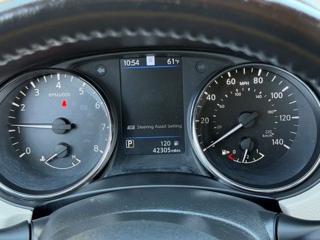 Used 2022 White Nissan SL image 6