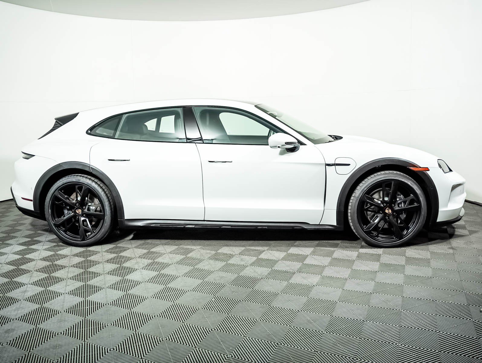 Used 2025 White Porsche 4 image 9