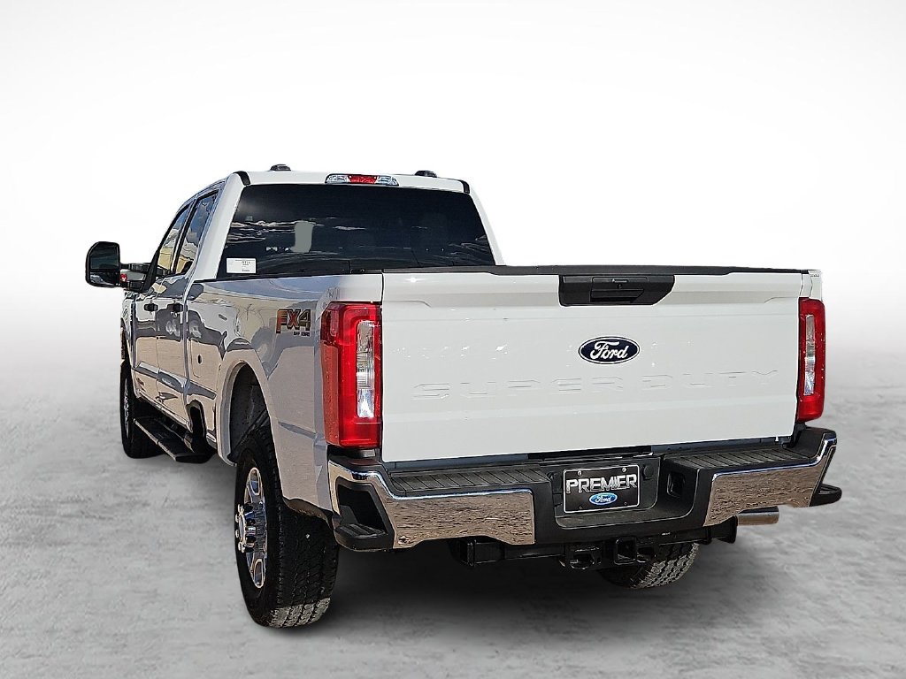 New 2027 Oxford White Ford F-350® XLT image 8