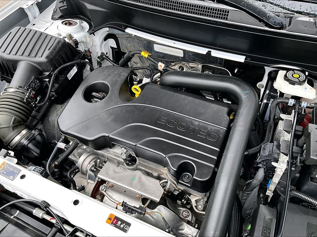 Used 2024 White GMC SLE image 33