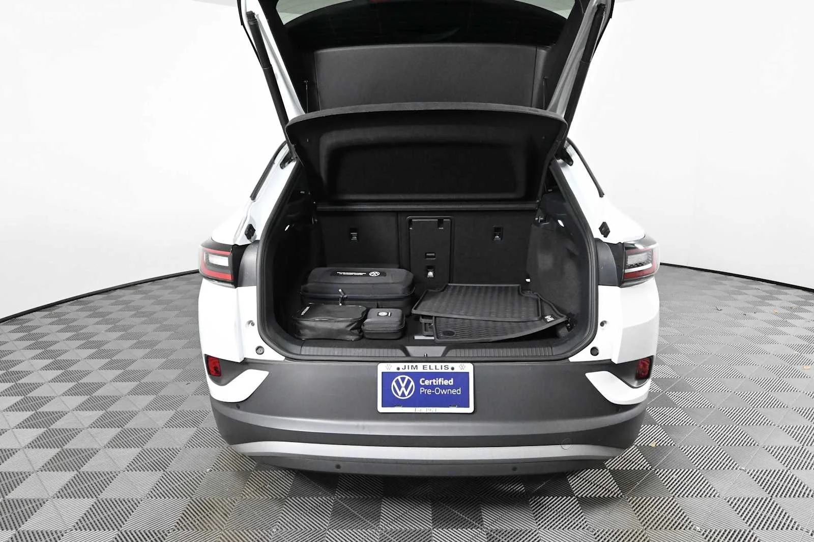 Certified Used 2021 Glacier White Metallic w/ Black Roof Volkswagen Pro S image 9