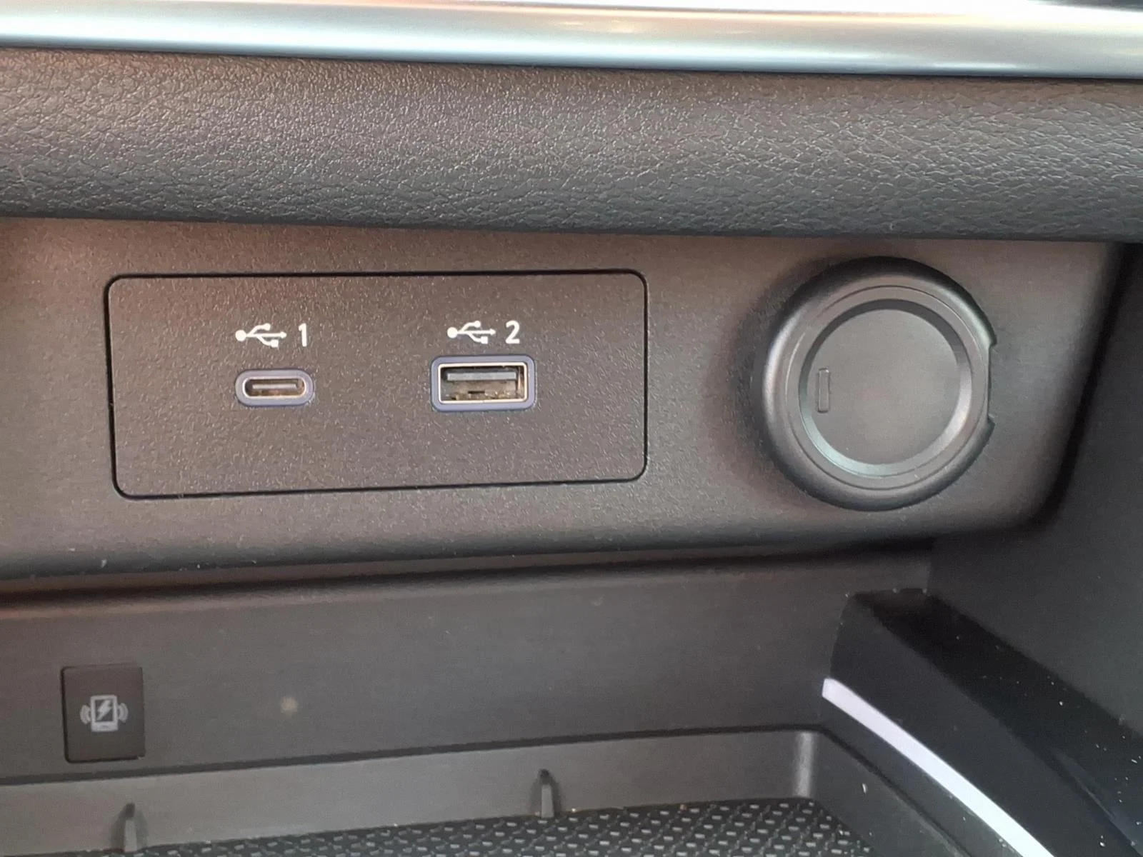 Used 2021 Pearl White Tricoat Nissan Platinum image 29