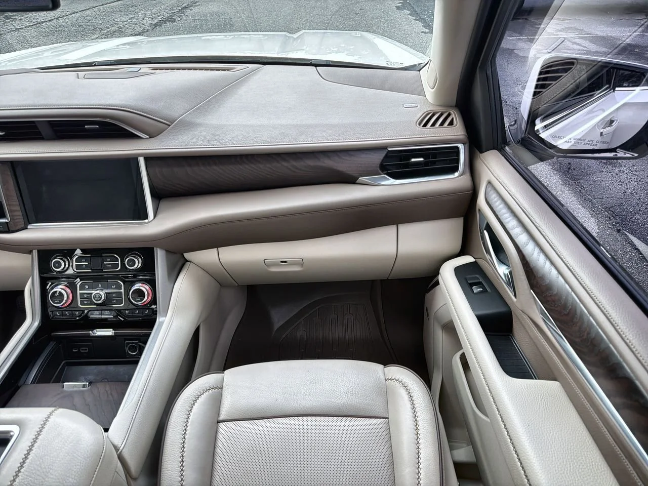Used 2022 White Frost Tricoat GMC Denali image 24