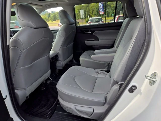 Used 2023 Beige Toyota XLE image 14