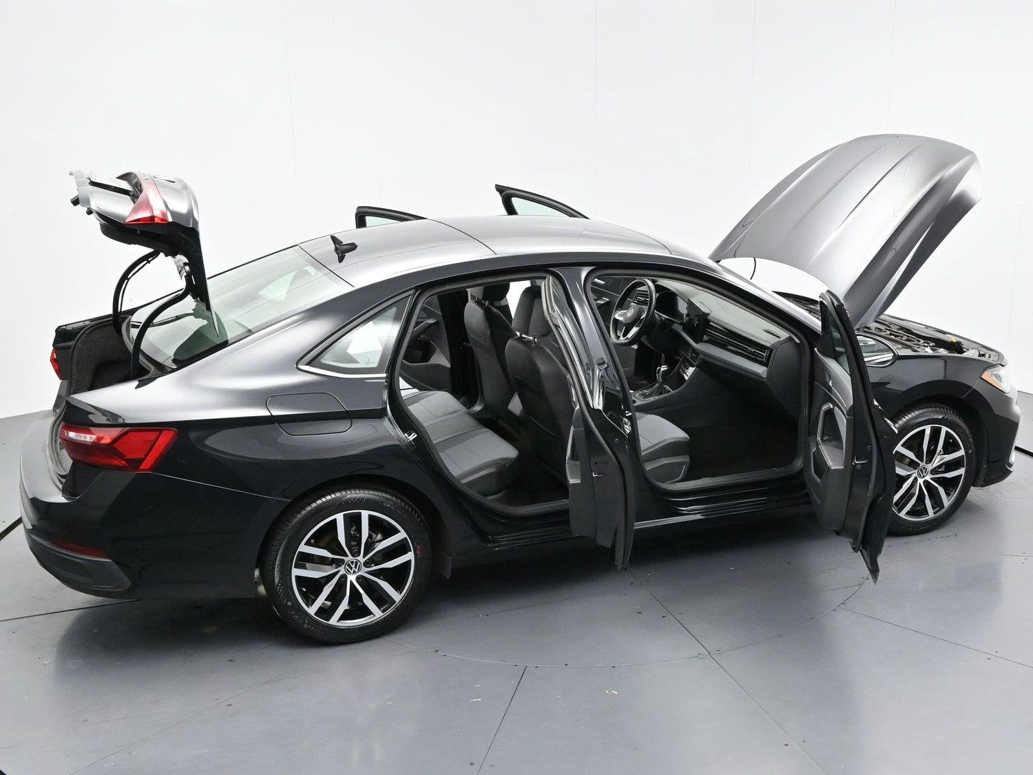 Used 2025 Deep Black Pearl Volkswagen SE image 40