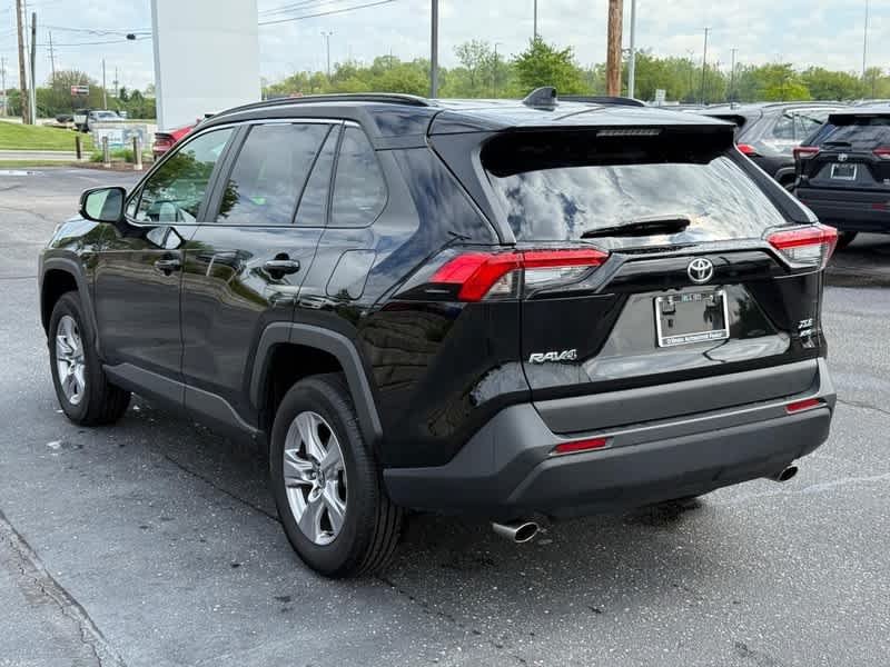 Used 2025 Midnight Black Metallic Toyota XLE image 5