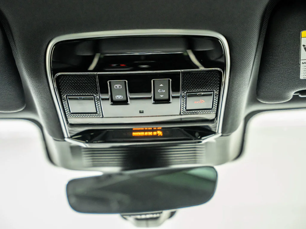 Used 2026 Fuji White Land Rover SE image 40