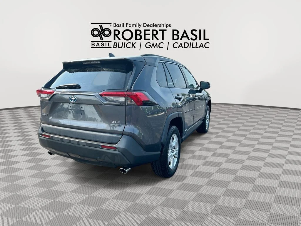 Used 2019 Gray Toyota XLE image 8