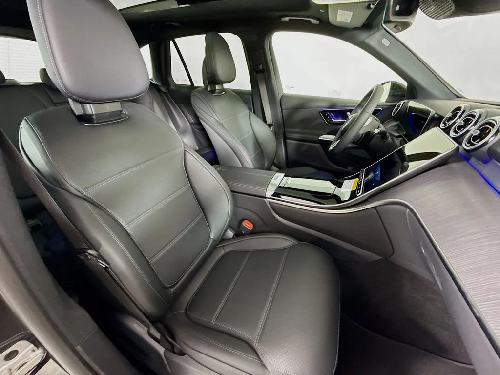 New 2026 Obsidian Black Metallic Mercedes-Benz GLC 300 image 29