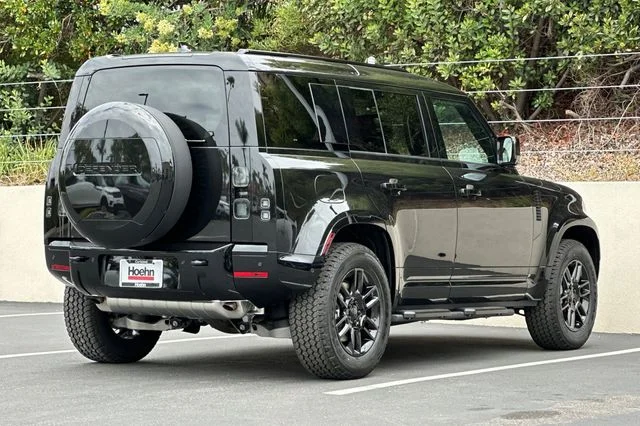 New 2026 Santorini Black Land Rover X-Dynamic SE image 5