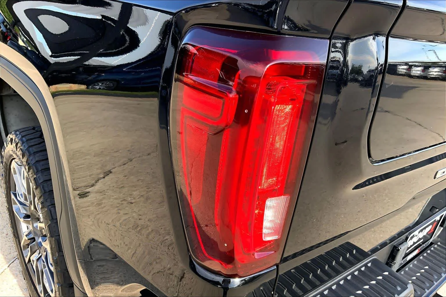 Used 2023 Onyx Black GMC Denali Ultimate image 28