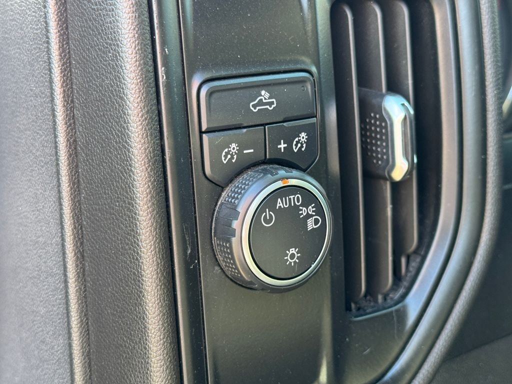 Used 2021 White Chevrolet Custom image 11