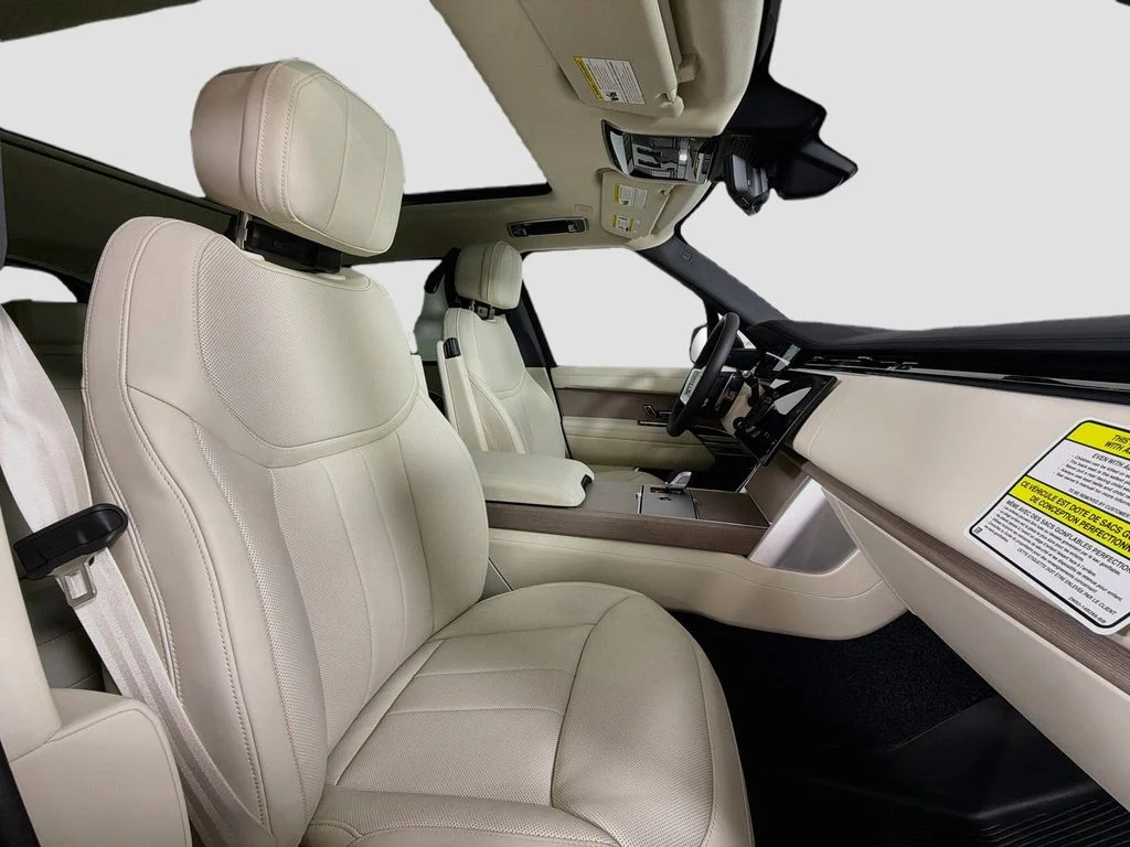 New 2026 Fuji White Land Rover SE image 30