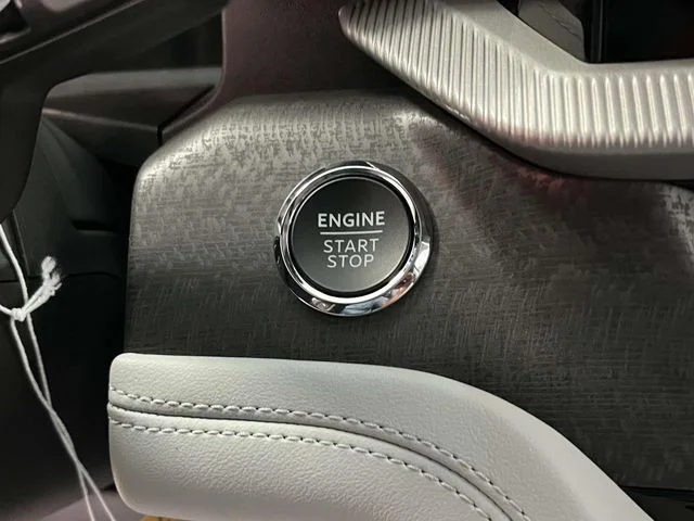 New 2026 Star White Metallic Tri-Coat Ford Platinum image 18