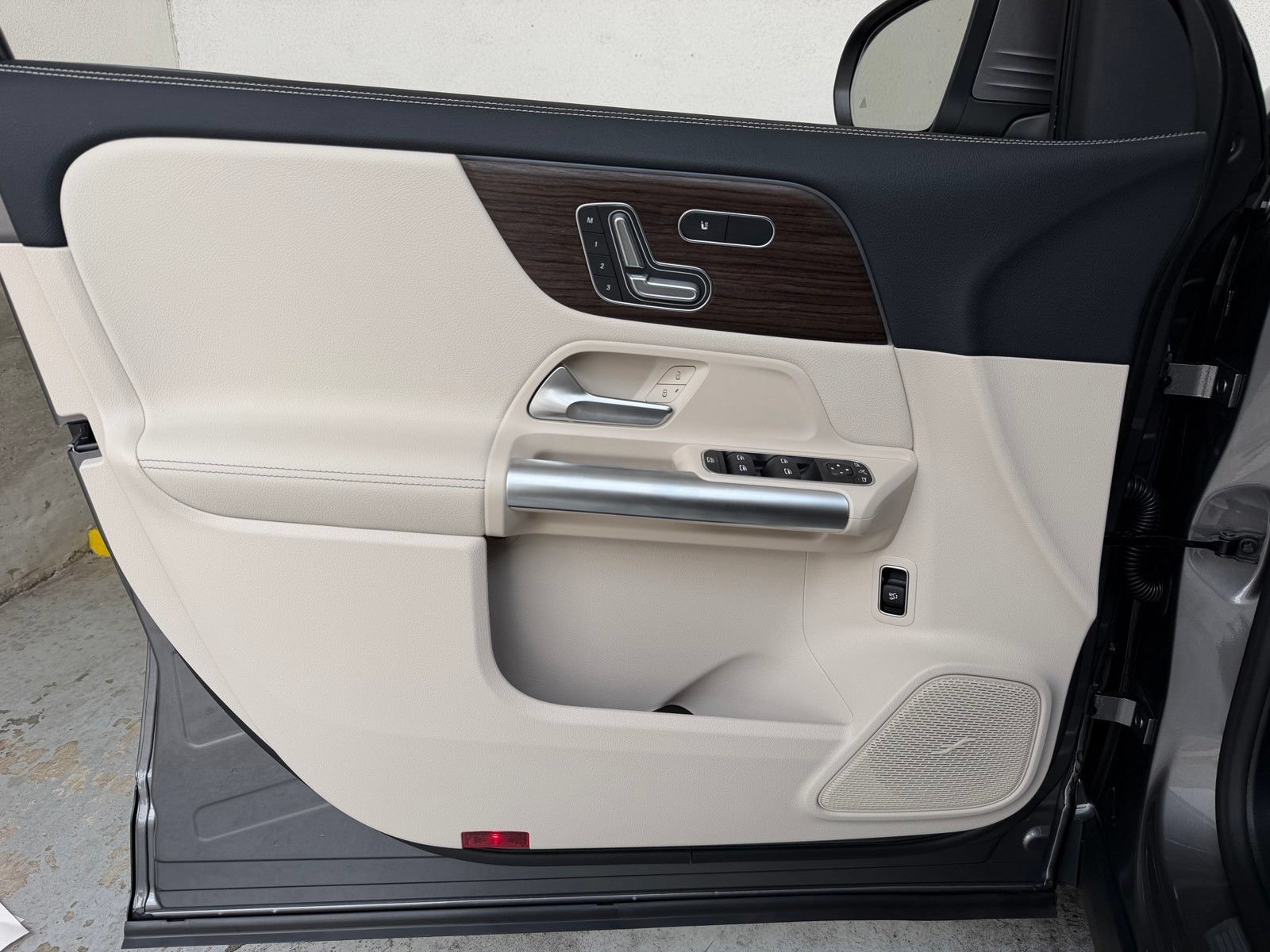 New 2026 Mountain Grey Metallic Mercedes-Benz GLA 250 image 40