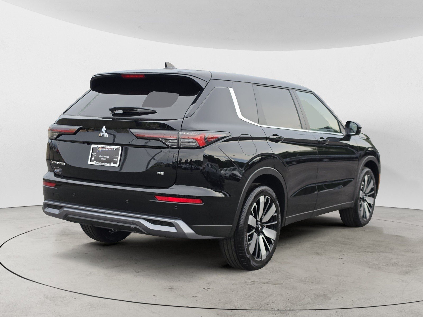 New 2026 Labrador Black Pearl Mitsubishi SE image 3